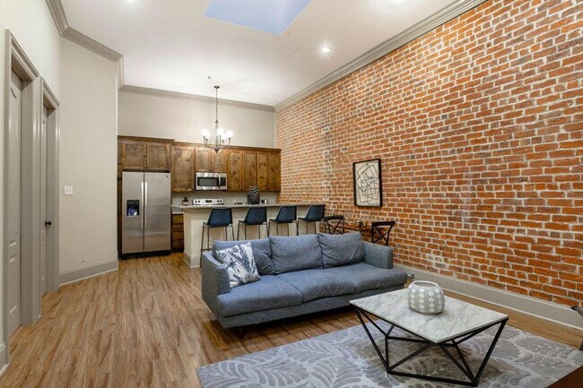 Building Photo - 828 Gravier St