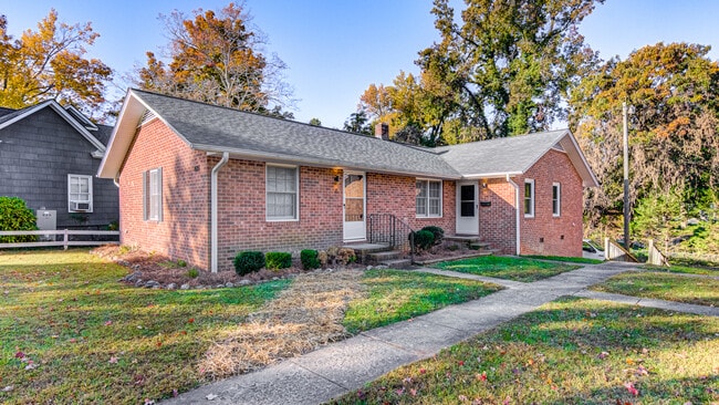 Building Photo - 805 Trenton St