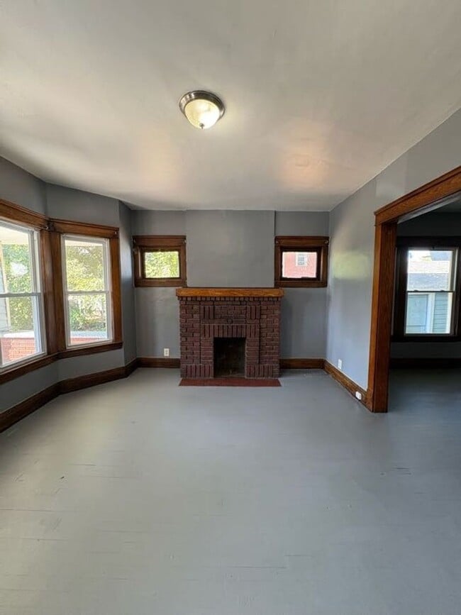 Building Photo - Highland Rd NE
