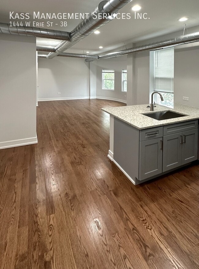 Photo - 1444 W Erie St Apartment