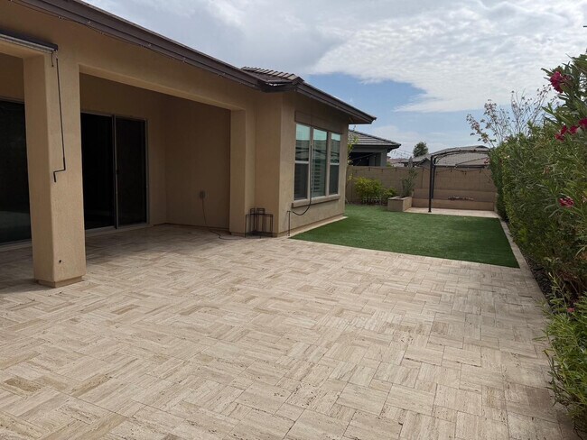 Foto del edificio - 25718 N 20th Ave