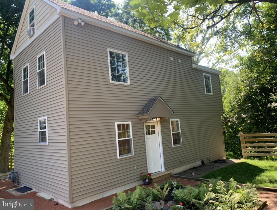Foto principal - 641 South Ave