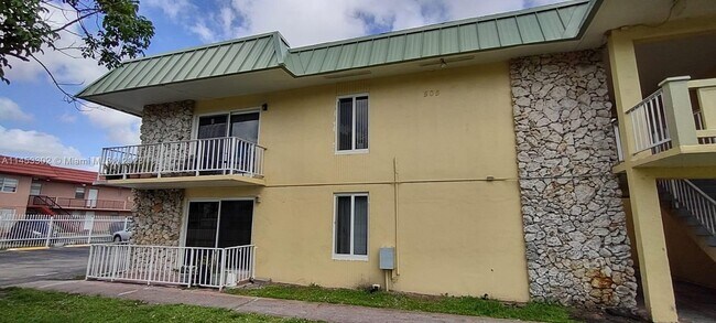 Building Photo - 505 NW 177th St