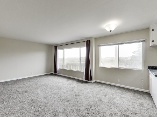 Building Photo - 1331 La Playa St