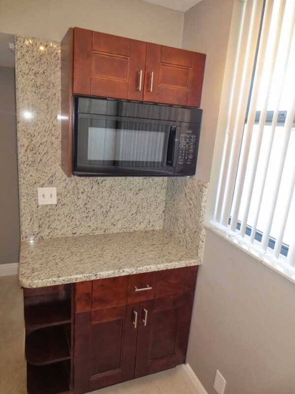 Foto del edificio - 115 Lake Emerald Dr