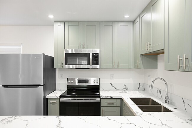 Foto del edificio - 584 12th St