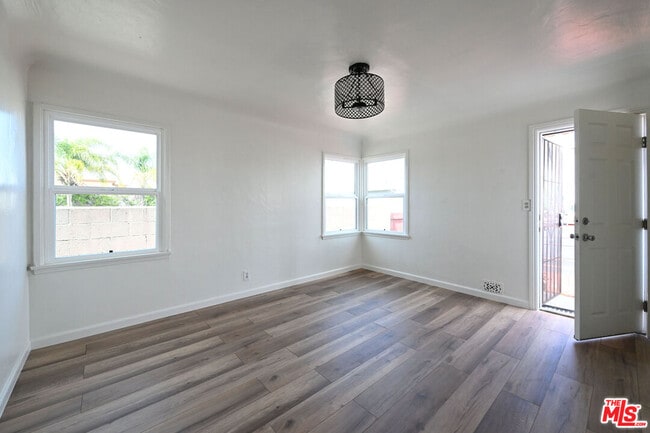 Building Photo - 4430 W 134th St