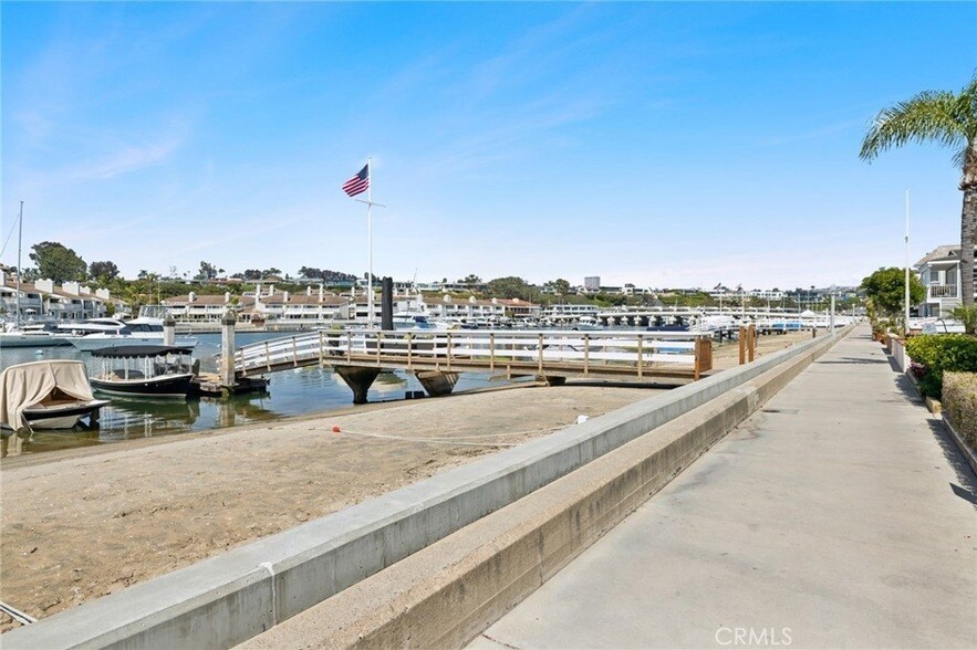 Primary Photo - 1005 North Bay Front