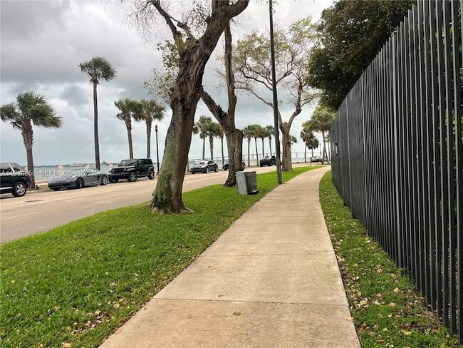 Building Photo - 1408 Brickell Bay Dr