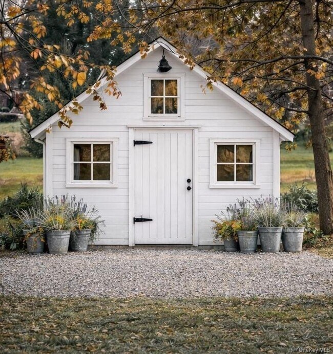 Building Photo - 460 Lasher Rd