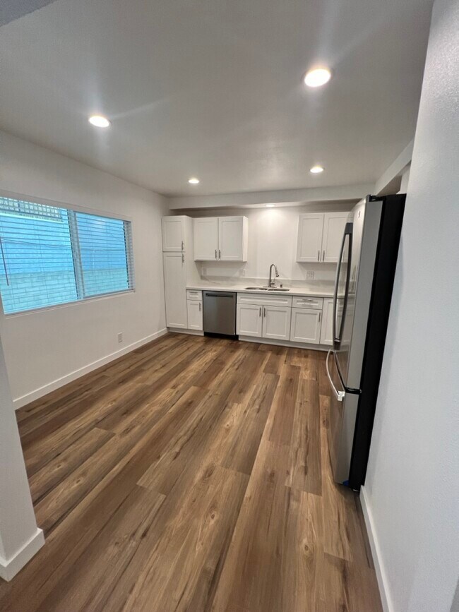 Building Photo - 4066 W 129th St