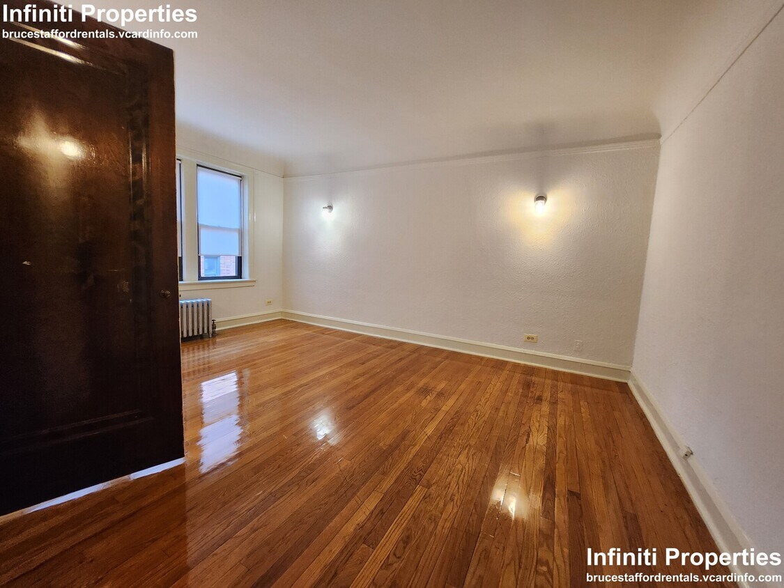 Primary Photo - 1533 W 83rd St