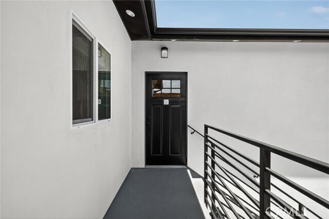 Foto del edificio - 14734 Gilmore St