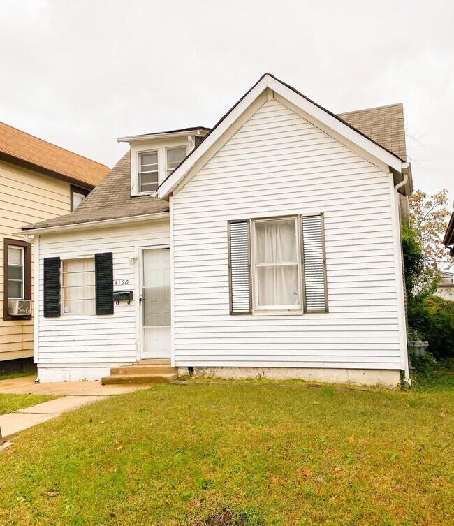Building Photo - Spacious 3 bed 1 bath home with fenced yar...