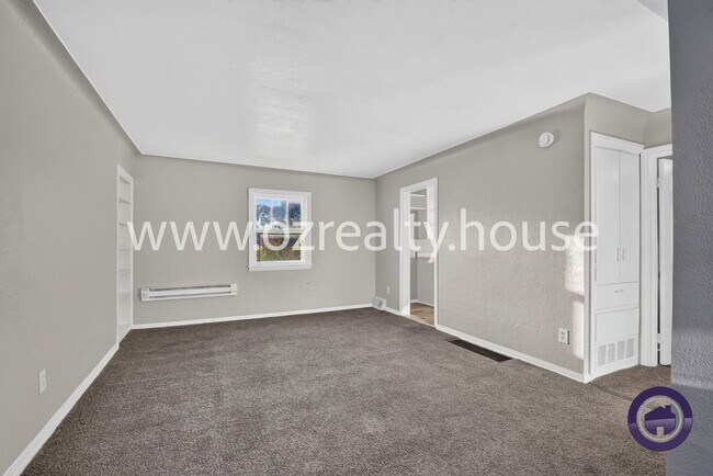 Foto del edificio - 1263 Crestwood Rd