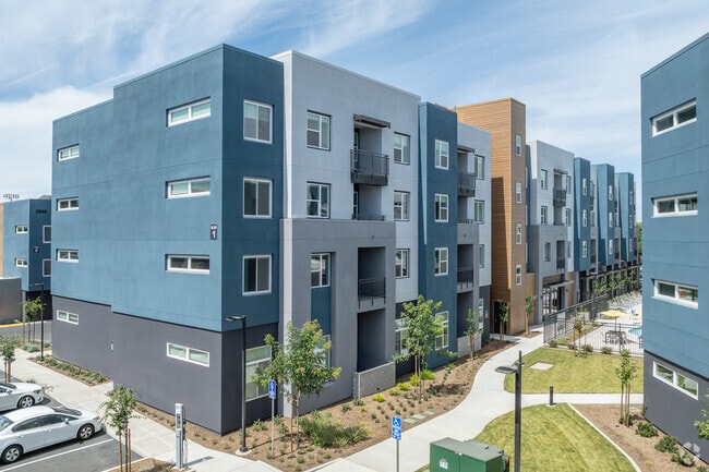 Alternate Building Photo - Axis at Davis