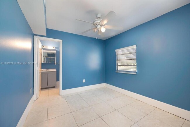 Foto del edificio - 2 bedroom in Opa Locka FL 33054