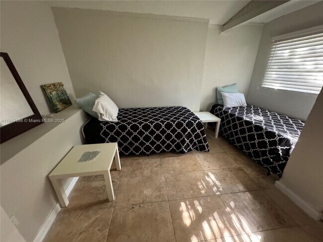 Foto del edificio - 2111 Monroe Terrace