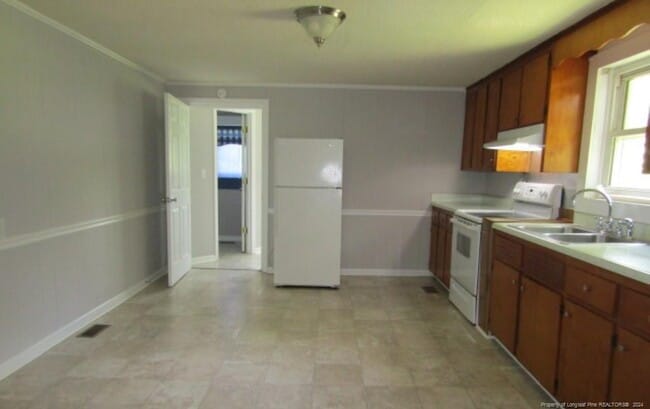 Foto del edificio - 6704 Deep River Rd