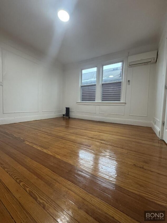 Primary Photo - 4 bedroom in Bronx NY 10469