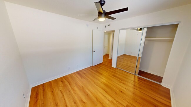 Foto del interior - 6 WEEKS FREE!! Steps from Fallbrook Mall