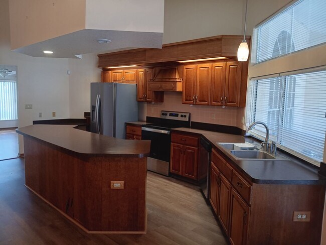 Foto del edificio - 3 Bedroom 2.5 bathroom Pool Home