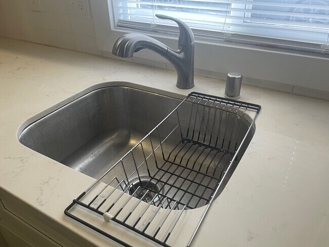 Quartz countertops - 2037 S 8th St