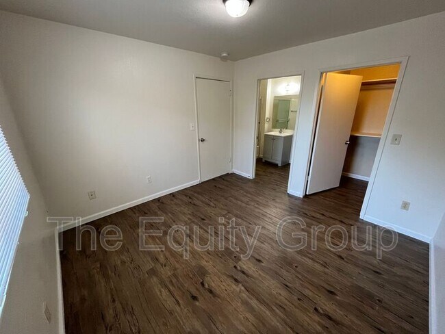 Foto del edificio - 257 S H St