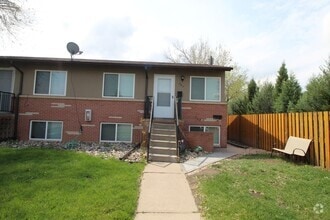 Building Photo - 707 E Magnolia St