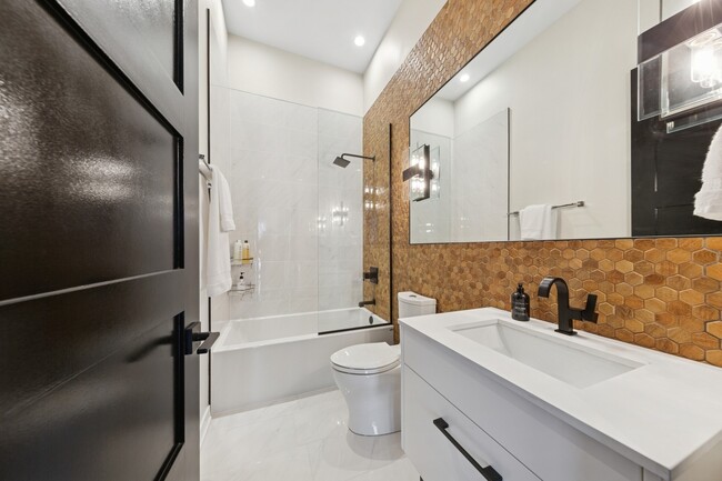 Foto del edificio - 2756 N Magnolia Ave