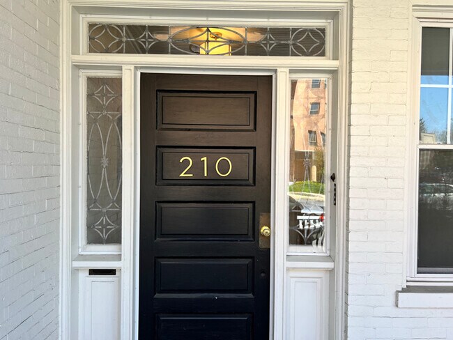 Foto del edificio - 210 W Chestnut St