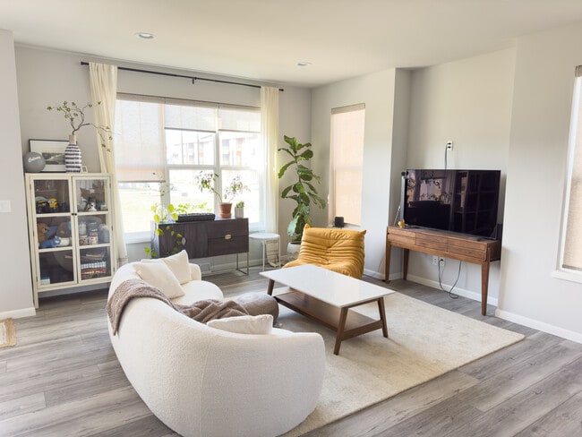 Foto del edificio - 9353 Honey Elm Ln