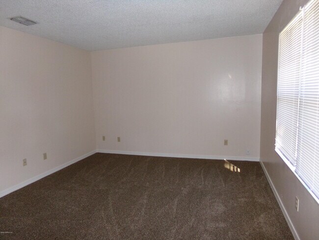 Building Photo - 460 Crabapple Ct