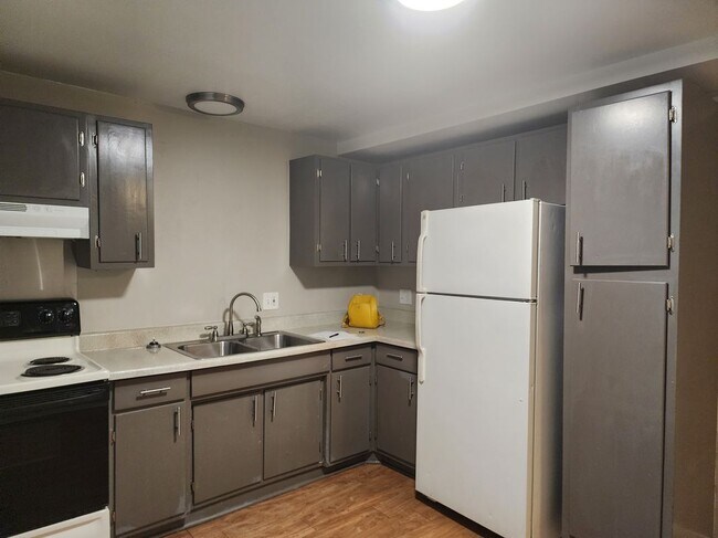 Building Photo - 7095 W 13th Ave