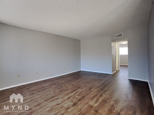 Foto del edificio - 8125 N 33rd Dr