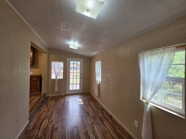 Foto del edificio - 1295 S Julia Ln