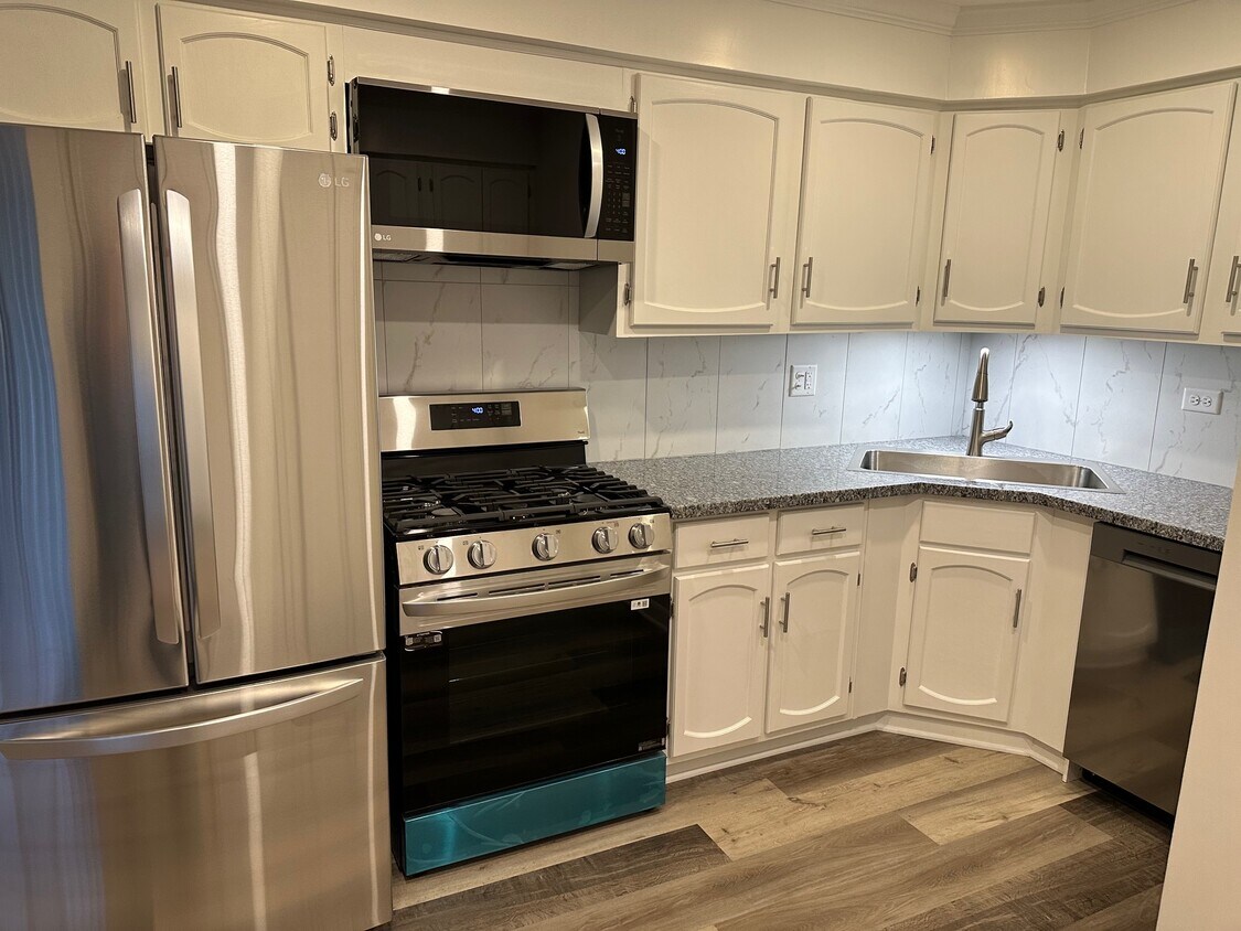 Primary Photo - 249 N Gregory St