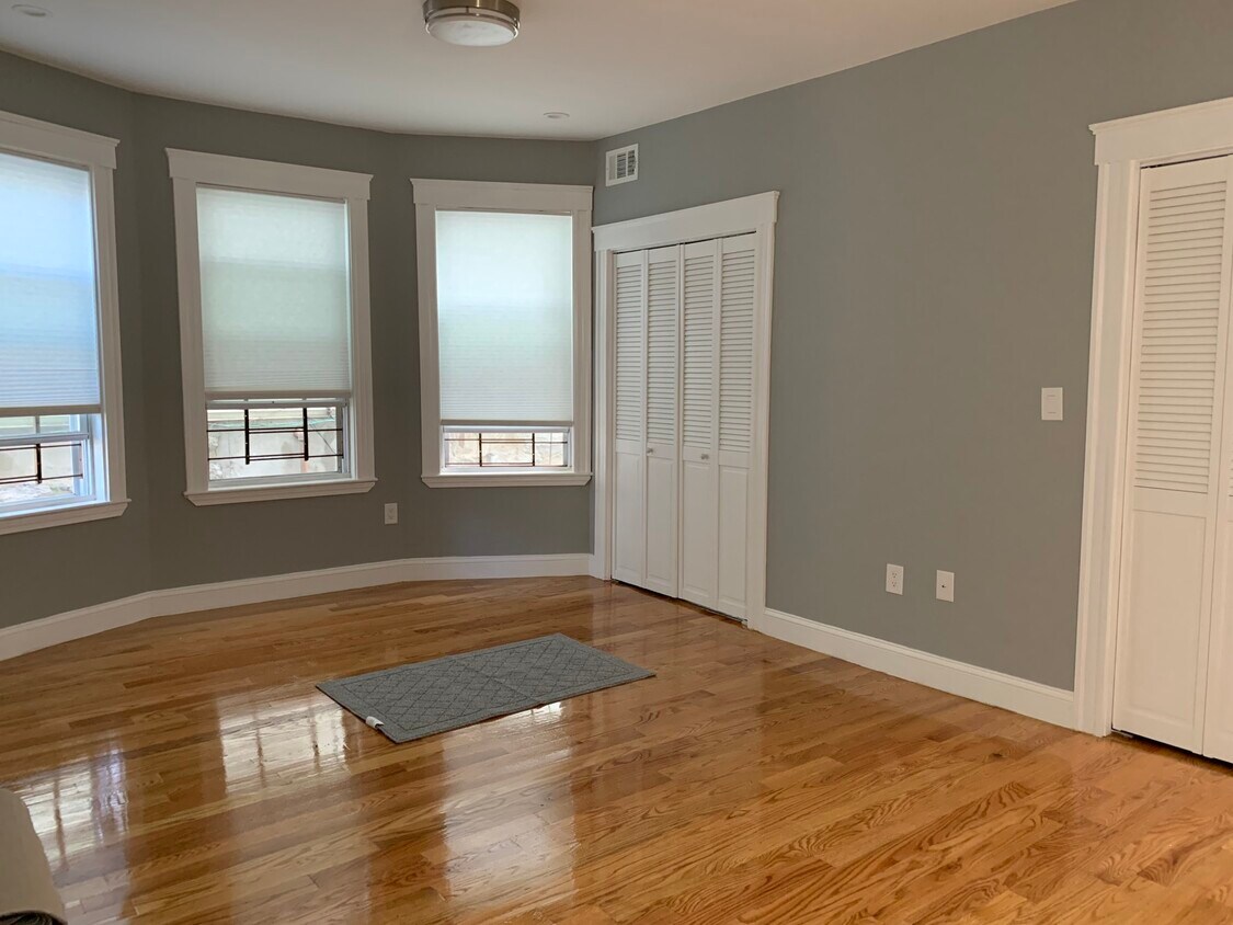Foto principal - 144 Hillside St
