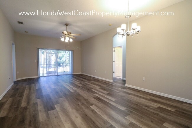 Building Photo - LOVELY 3 BEDROOM/ 2 BATH PLUS FENCED YARD!...