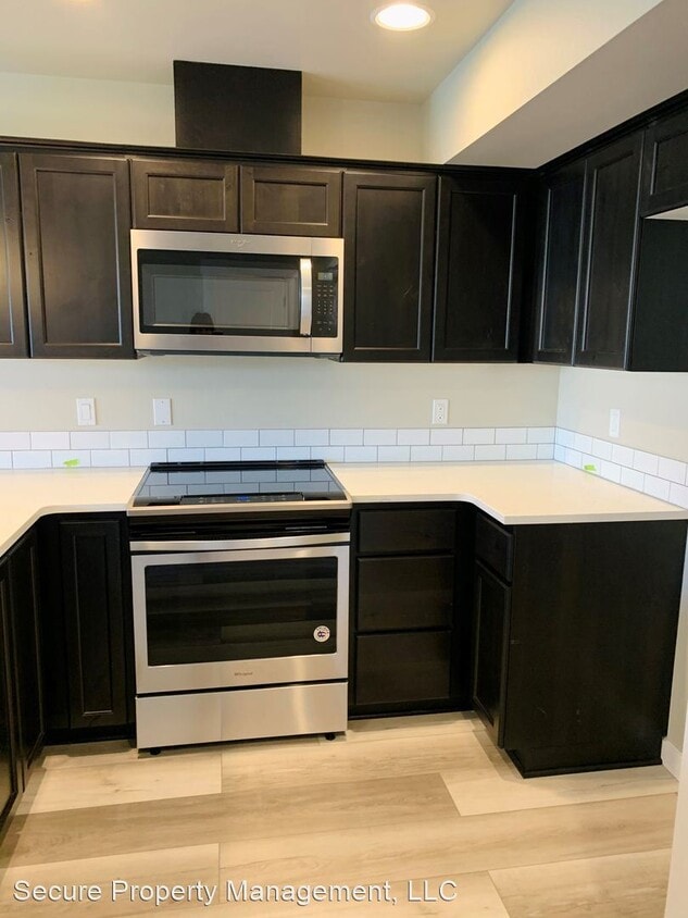 Primary Photo - 3 br, 2.5 bath House - 808 E Oregon Ave