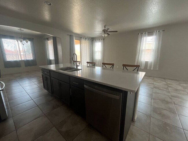 Building Photo - Lovely 3 bedroom home with 3 car garage