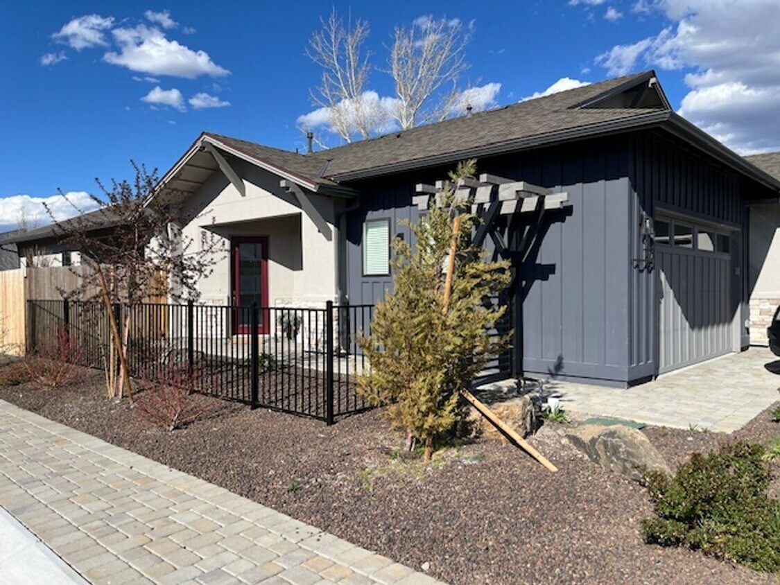 Primary Photo - Three Bedroom, Single Story, in Gated Comm...