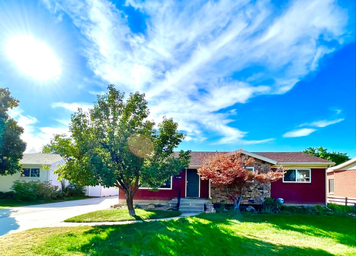 Primary Photo - 3096 S Marie Cir
