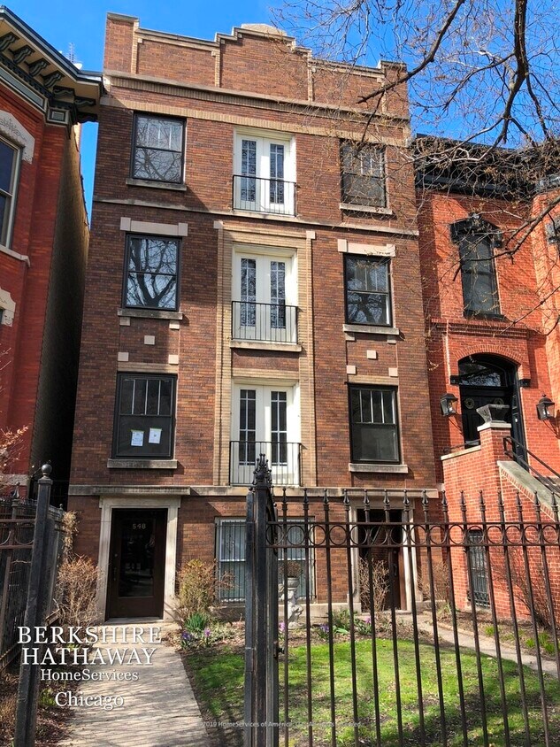 Primary Photo - 548 W Fullerton Pkwy