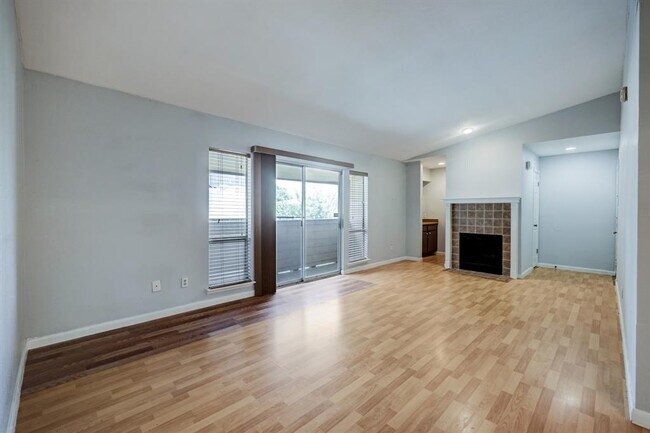 Foto del edificio - 1915 Augusta Dr