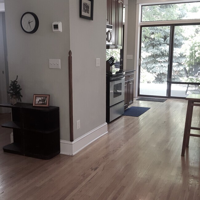 Foto del edificio - 2739 Fremont Ave S