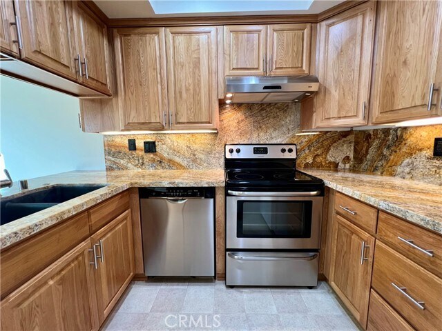 Primary Photo - 224 Oak Leaf Dr