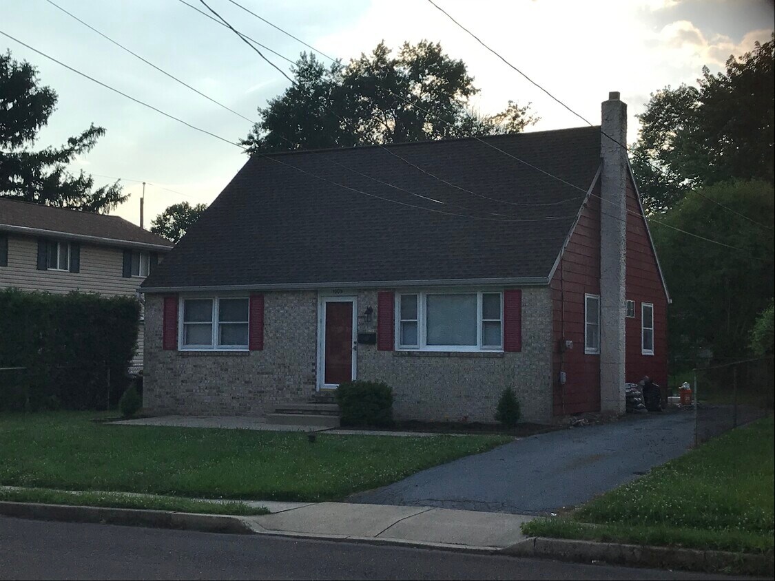 Foto principal - 1005 Glasgow St