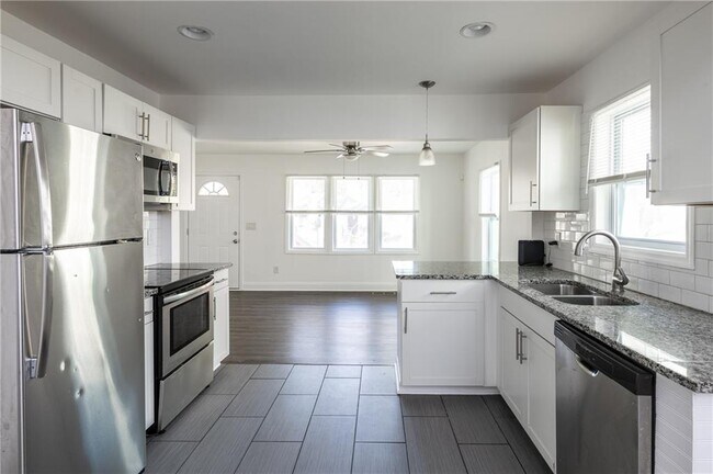 Building Photo - 364 Betsy Ave SW