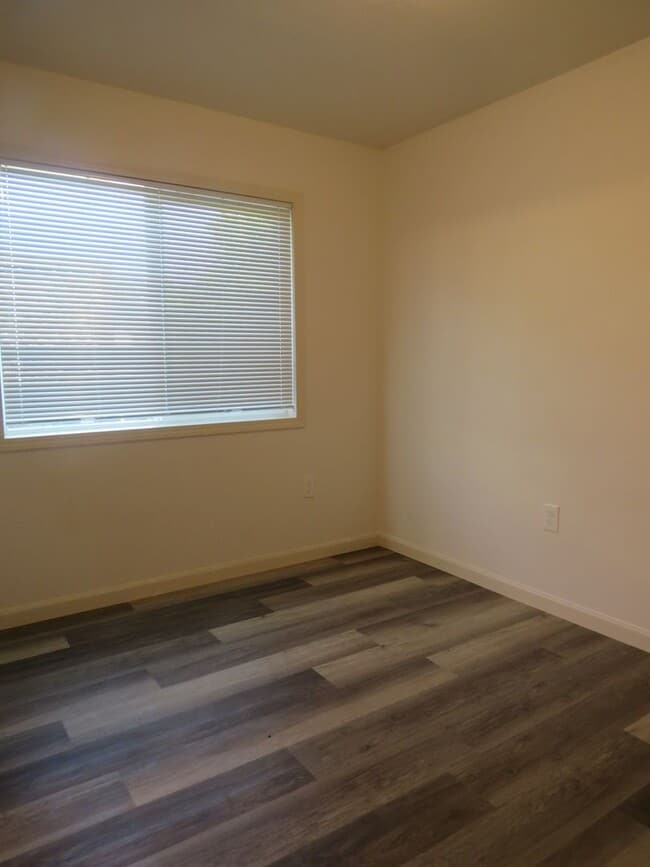 Building Photo - 328 S Plumas St